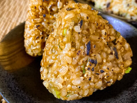 ネギとザーサイの中華風味噌焼きおにぎり